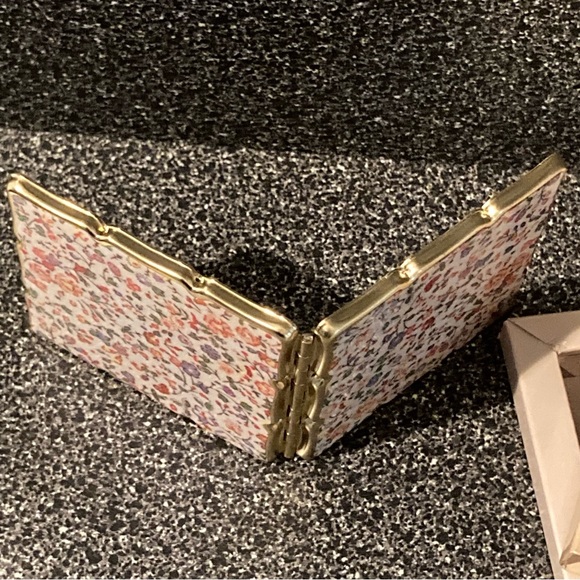 NIB Vintage KINGSLEY Compact folding Mirror
Plain & Magnifying - Picture 6 of 12